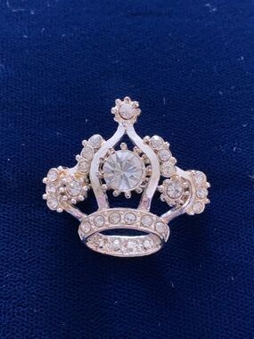 Rhinestone Crown Pin Brooch - Silver Tone with Rhinestone Crystals